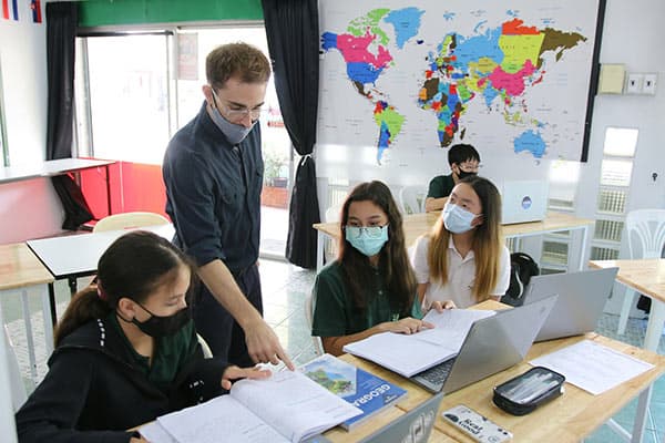 นักเรียนไทย