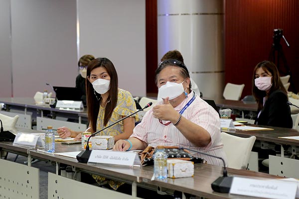 ถอดหน้ากากอนามัย